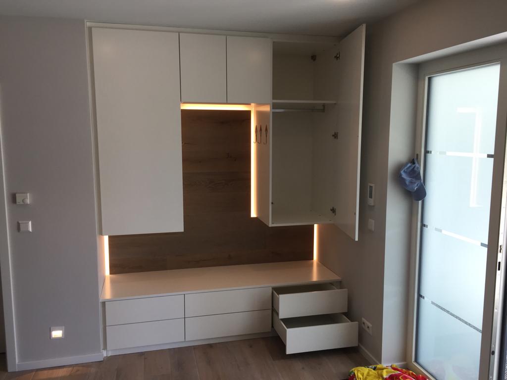Wandschrank beleuchtet - Schreinerei Matthias Weidinger